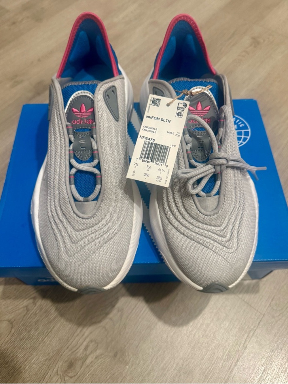 adidas Sneakers